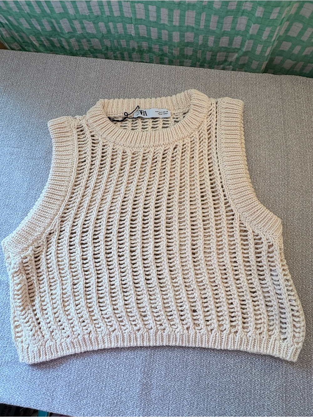 Zara Open-Weave Knit Crop Top in Light Cream. Ladies small. Mint condition